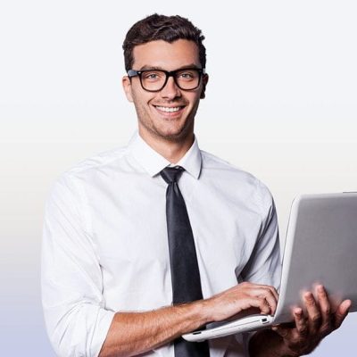 diseno-prototipado.jpg Hombre con laptop en la mano
